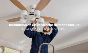 Hombre instalando un ventilador de techo con luz. Guía completa para montar tu ventilador.