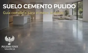 Suelo de cemento pulido moderno en un salón luminoso. Guía completa para el mejor acabado.