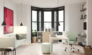 Un moderno despacho en casa con sofá, escritorio, silla ergonómica y estanterías.