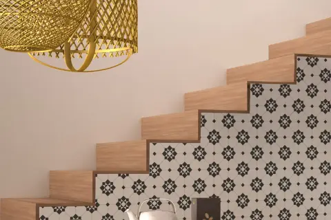 Escaleras de madera con diseño geométrico en vinilo, combinando estilo y durabilidad.