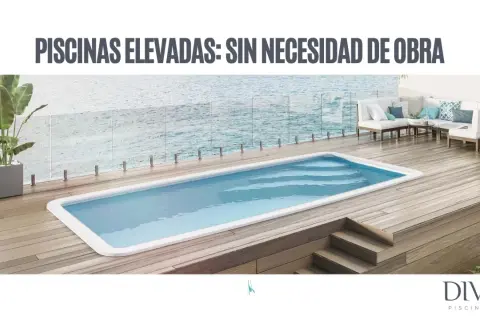 Piscina elevada de diseño moderno sobre tarima de madera, con vistas al mar. Ideal para quienes buscan cómo hacer una alberca elevada sin obras.