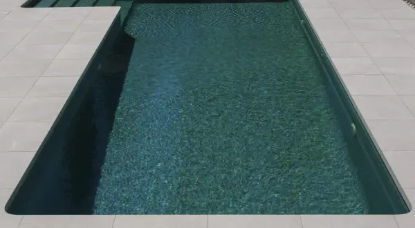 Bordes de piscinas modernas con azulejos claros y agua turquesa.