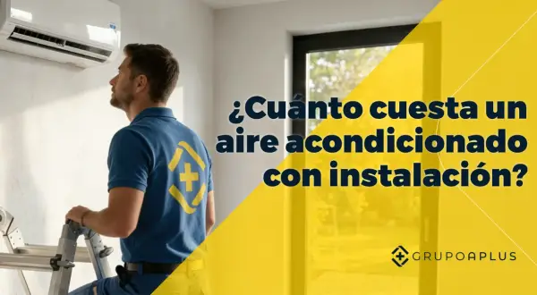 Técnico revisa unidad de aire acondicionado. ¿Cuánto cuesta un aire acondicionado con instalación? Preinstalación aire acondicionado.