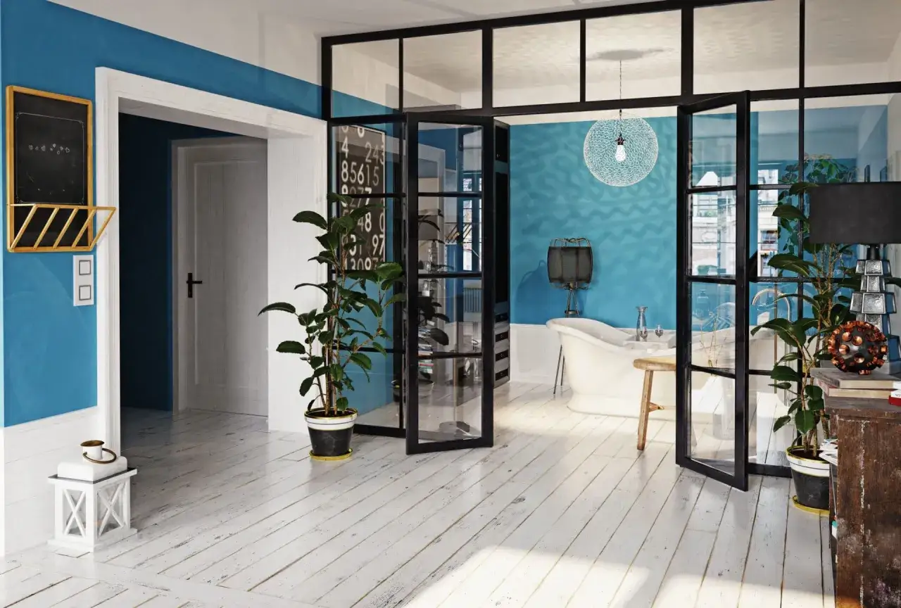 Un ba&ntilde;o moderno con una pared de cristal que revela una ba&ntilde;era exenta y una pared azul vibrante.