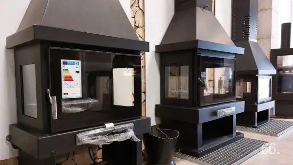 Chimeneas modernas con puertas de cristal. Se muestran las medidas de una chimenea para que no haga humo, con etiqueta energética.